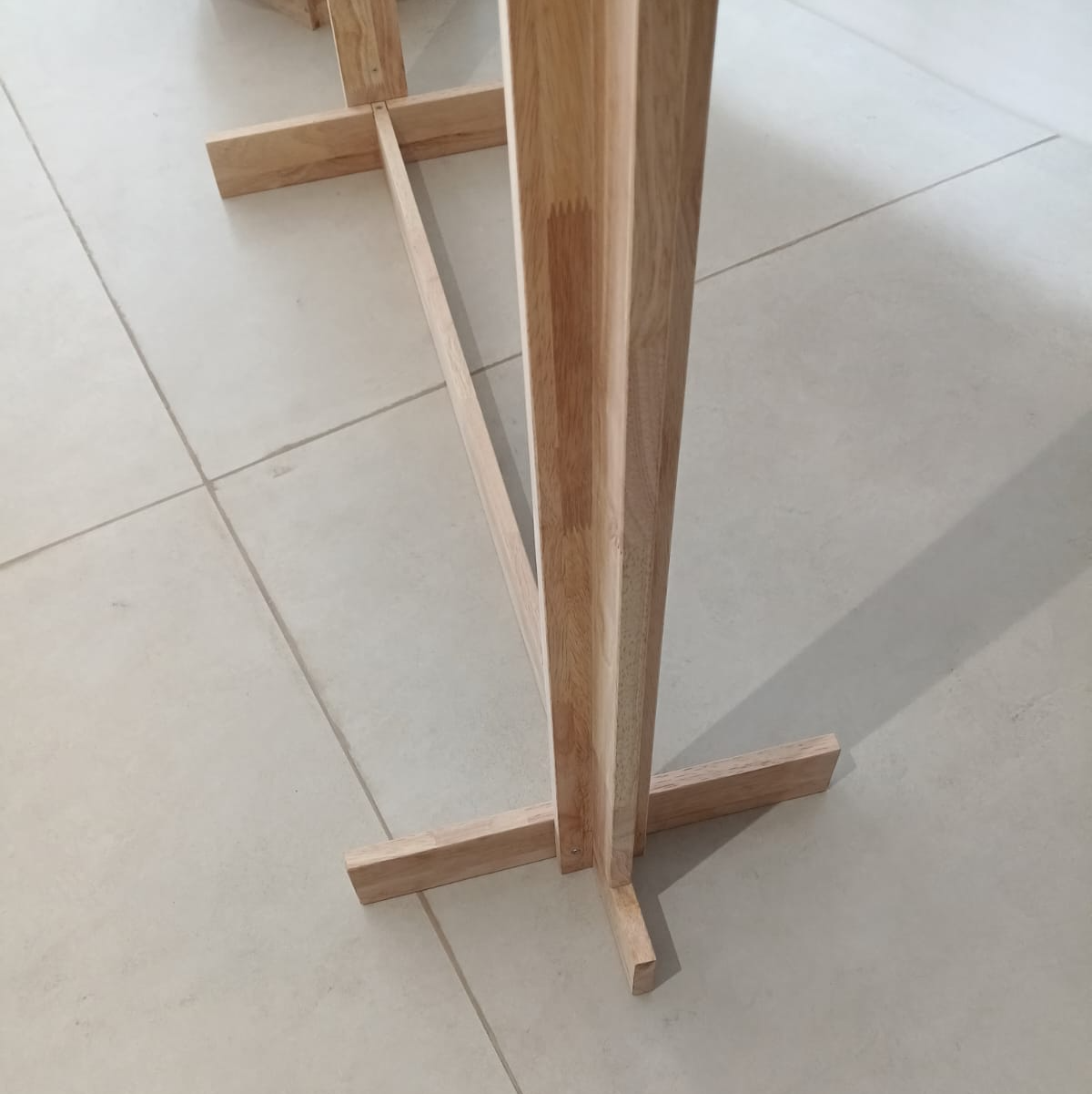 Bridge Standing Hanger By Miza