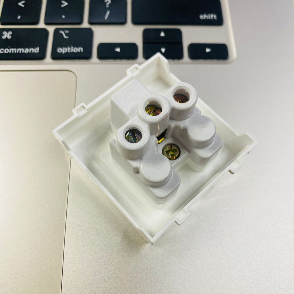 Anchor Penta Modular 2 Module 6 A 3 pin Socket ( W/O Shutter )- 1 Pc