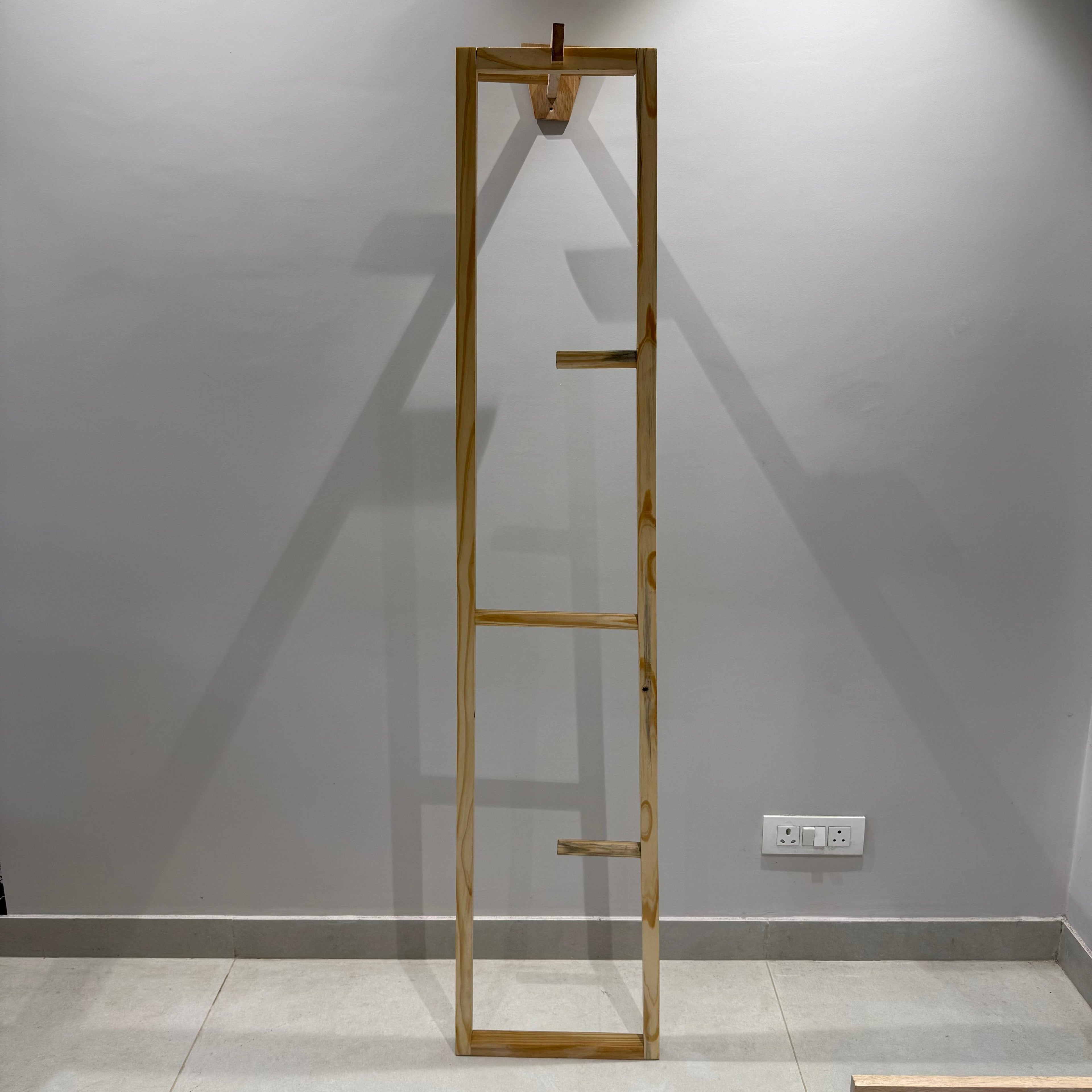 Modern Cloth Storage/Hanging By Miza