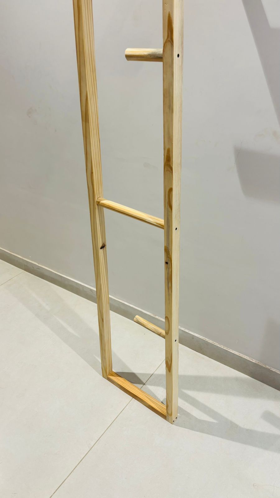 Modern Cloth Storage/Hanging By Miza