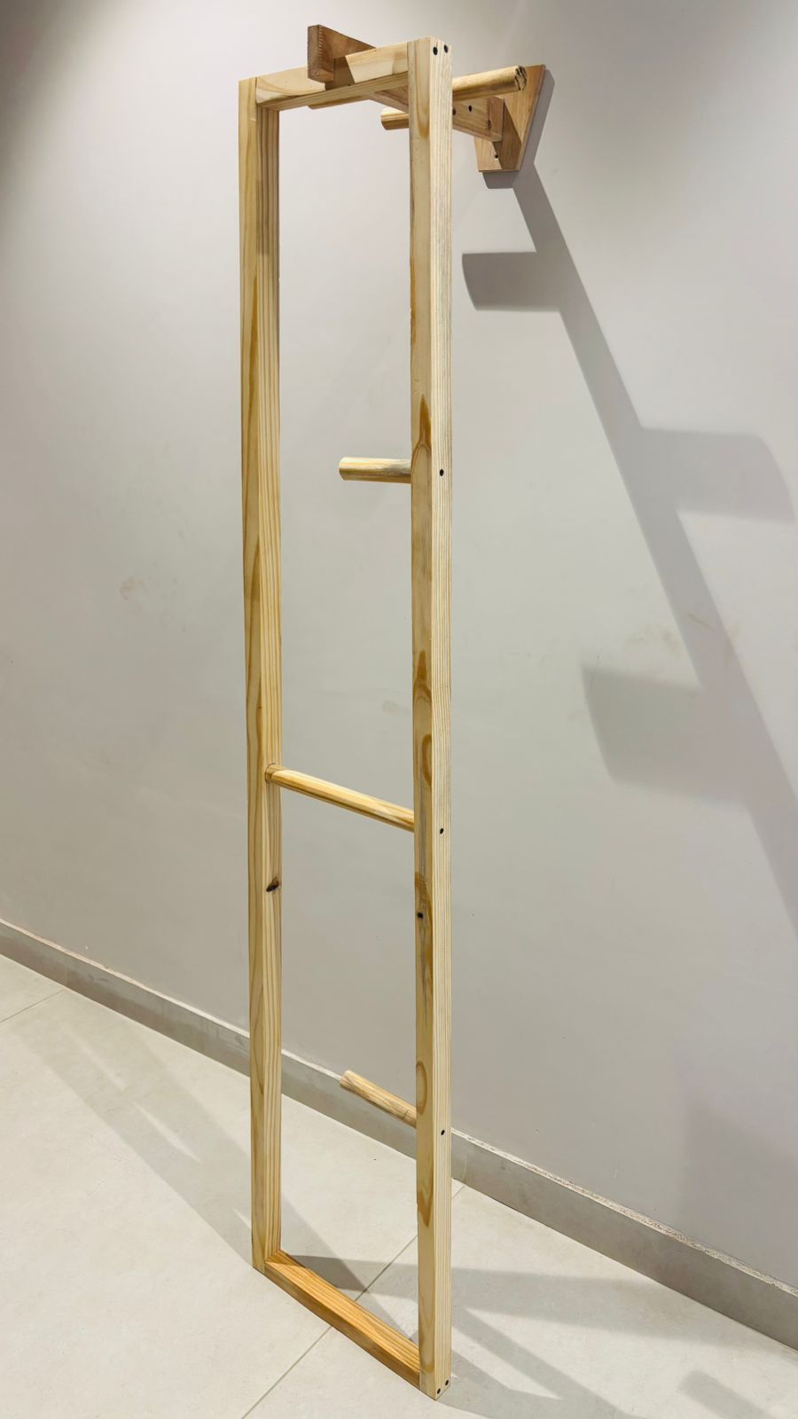 Modern Cloth Storage/Hanging By Miza
