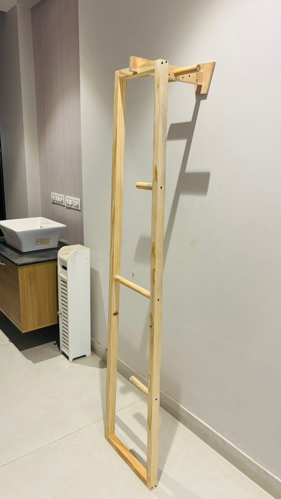 Modern Cloth Storage/Hanging By Miza