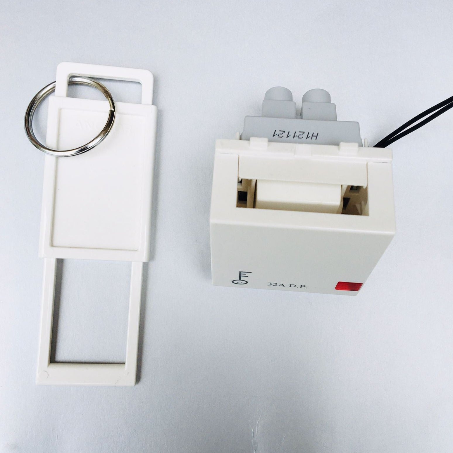 Anchor Penta Modular 32 A DP Switch with Keytag 2 Module - 1 Pc
