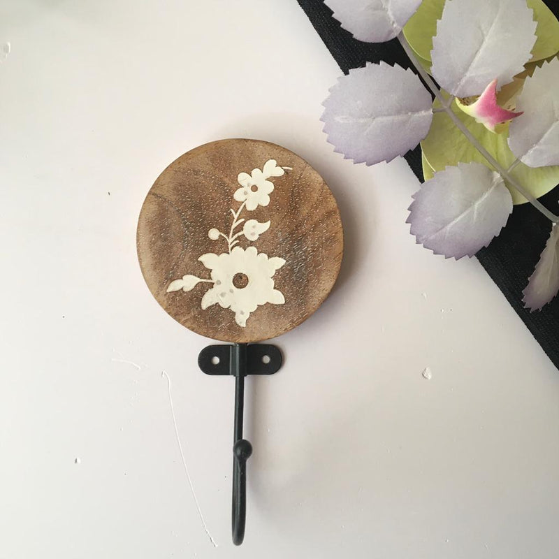 Round Shaped Wooden Engraved Wall Cloth Hooks Random Style
