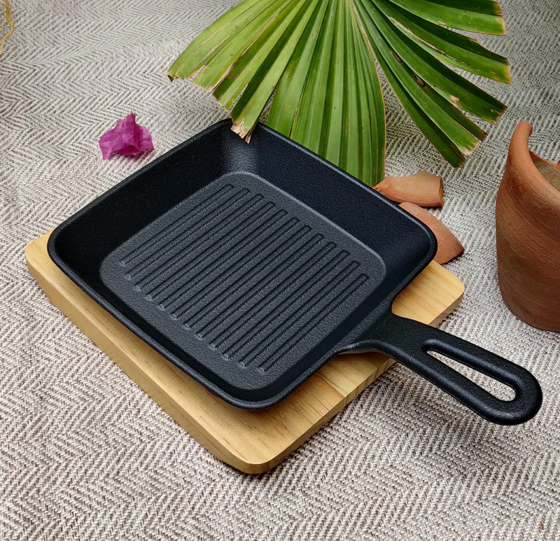 Cast Iron Steak or Fajita Plate 8 x 4 1/2 inside dimension w/Wooden Holder  and Handle