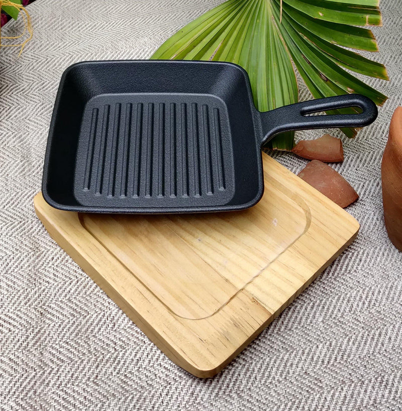 Square Cast Iron plate sizzler with wooden base - peelOrange.com
