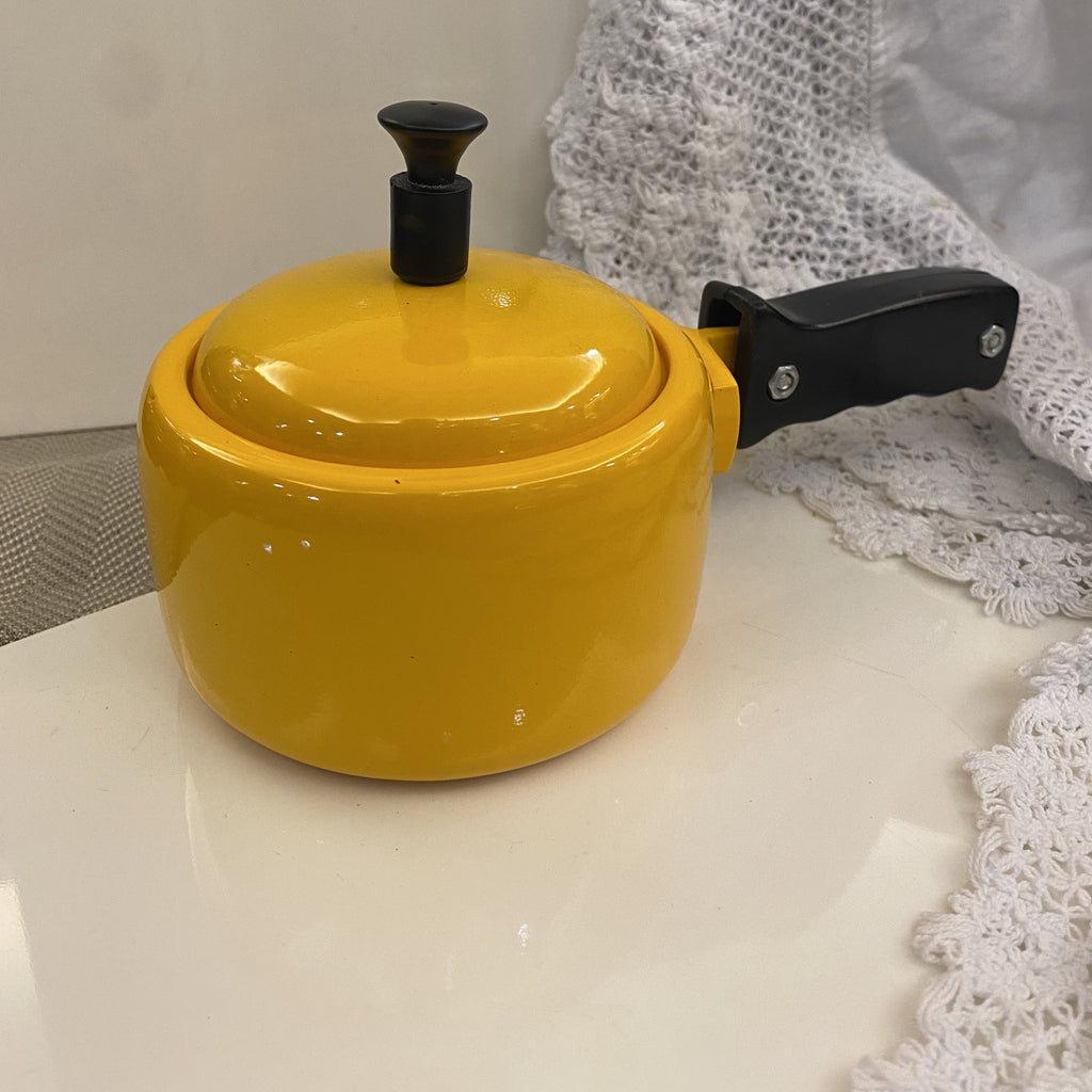Colorful Dish Serving Cooker Shaped Bowl With Lid For One & Two Portion MK