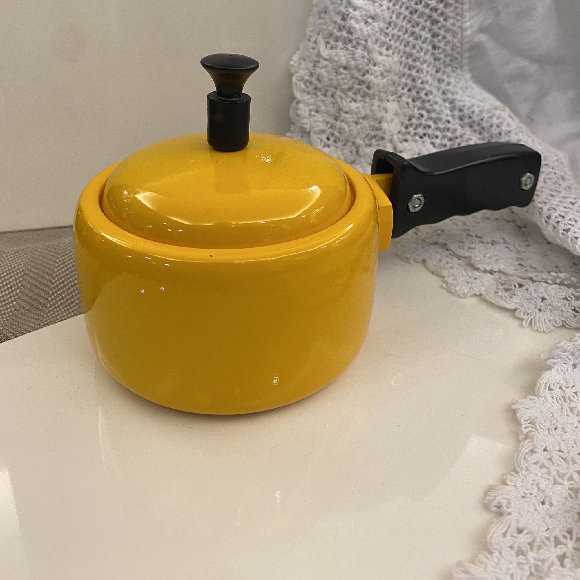 Colorful Dish Serving Cooker Shaped Bowl With Lid For One & Two Portion MK