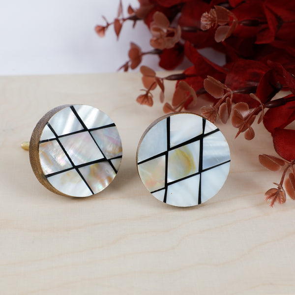 Cross Diamond Pattern Black & White Resin,Wood & MOP Cupboard Door Knob, Drawer Pull 1Pc