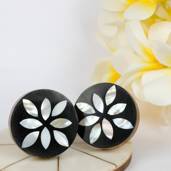 Petals Design Black & White Resin,Wood & MOP Cupboard Door Knob, Drawer Pull 1Pc