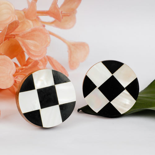 Check Design Black & White Resin,Wood & MOP Cupboard Door Knob, Drawer Pull ( Pack Of 10 )