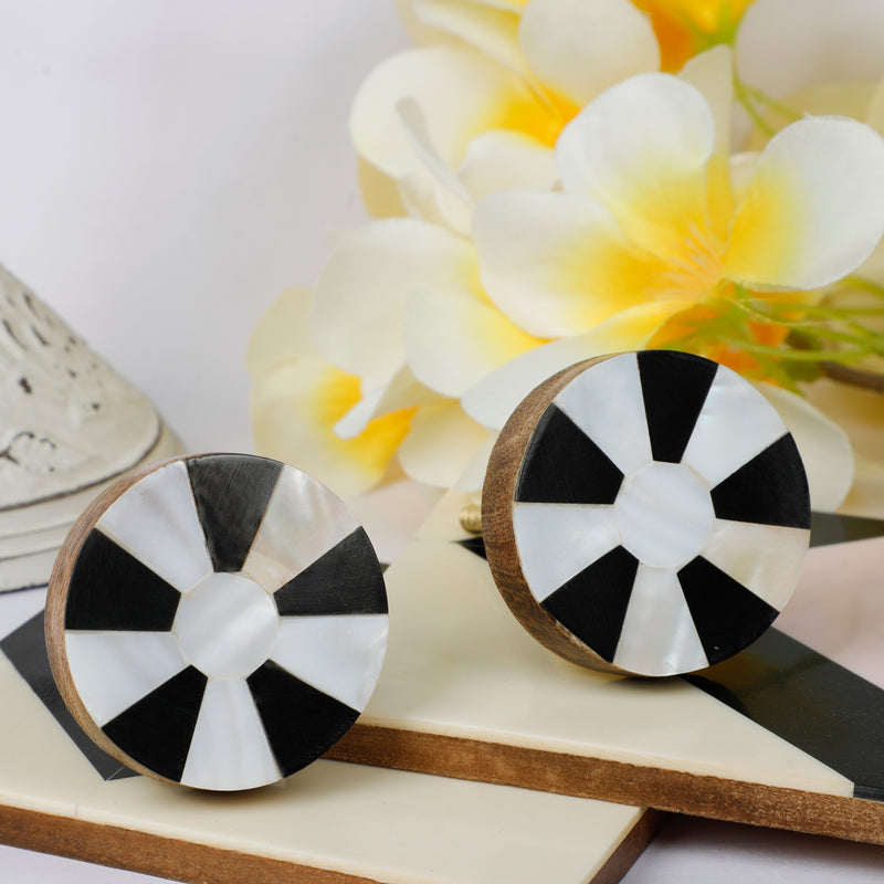 Flower Pattern Black & White Resin,Wood & MOP Cupboard Door Knob, Drawer Pull 1Pc