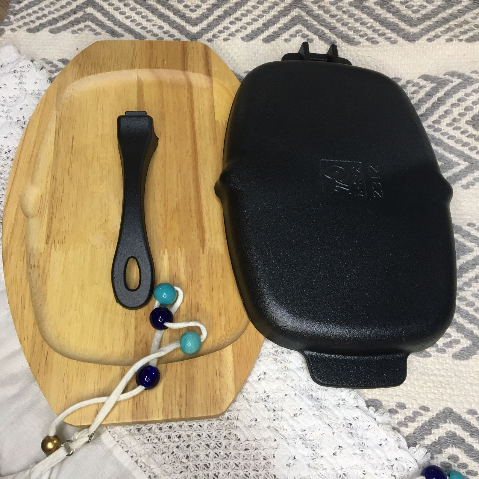 Oblong Cast Iron Sizzler Plate With Wooden Base | MK